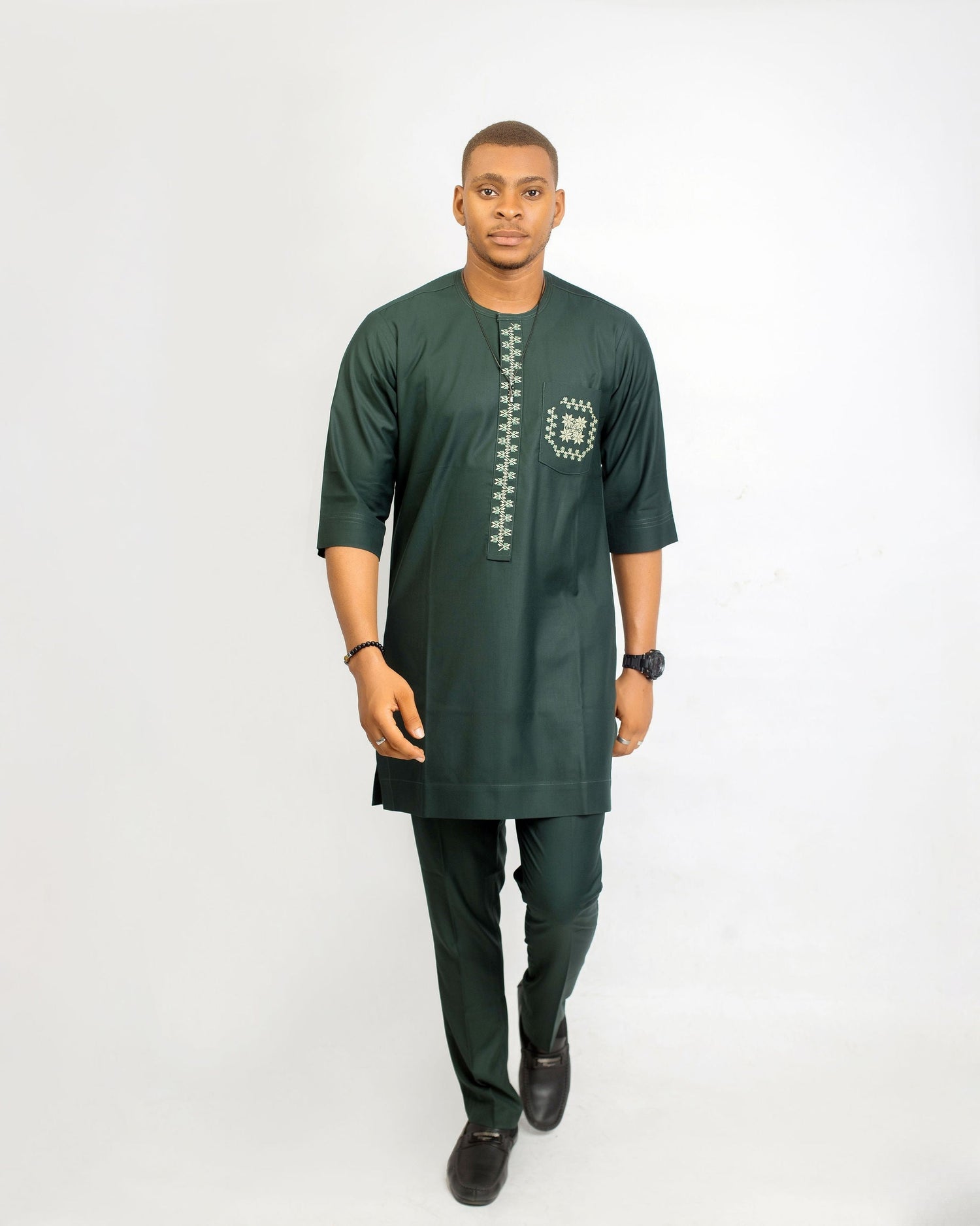 Men’s green African senator outfit with embroidery, modern two-piece traditional attire